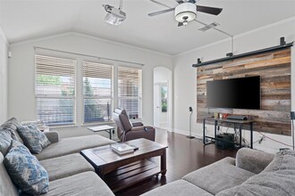 3605 Esperanza Dr in Round Rock, TX - Foto de edificio - Building Photo