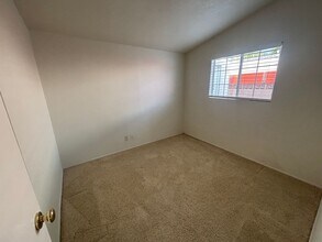 19010 Wellhaven St in Santa Clarita, CA - Building Photo - Building Photo