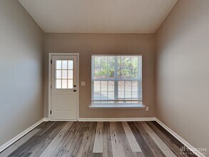 9543 Lakeview Rd in Union City, GA - Building Photo - Building Photo