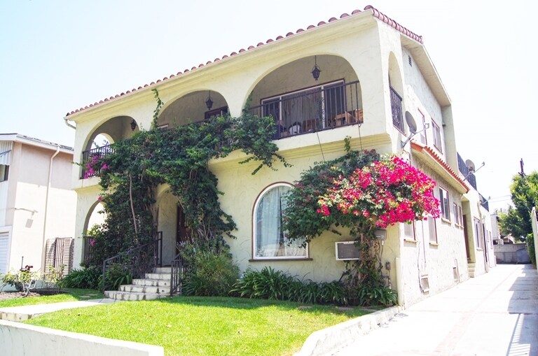 Sycamore Villas in Los Angeles, CA - Foto de edificio