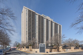 Skyline Towers in Falls Church, VA - Building Photo - Building Photo