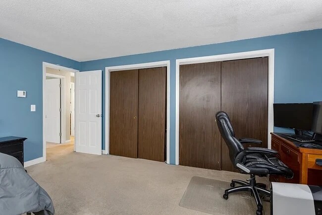 89 Pleasant St, Unit 89 Pleasant Street A3 in Medfield, MA - Foto de edificio - Building Photo