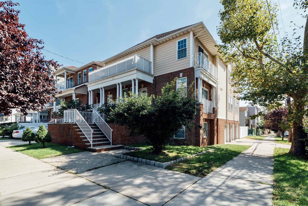 788 Avenue C in Bayonne, NJ - Building Photo