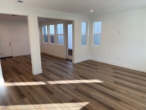 2928 Liscum St in Santa Rosa, CA - Building Photo - Building Photo