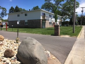 Geneva Estates in Lake Geneva, WI - Foto de edificio - Building Photo