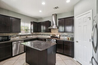 9015 Hubbard Hill in San Antonio, TX - Building Photo - Building Photo