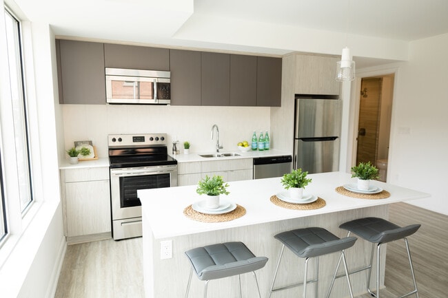 46 Flora in Ottawa, ON - Foto de edificio - Building Photo