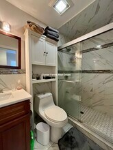 32 Sumner St, Unit 1 in Boston, MA - Foto de edificio - Building Photo