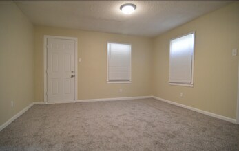 432 W Peebles Rd in Memphis, TN - Building Photo - Building Photo