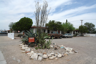 2201 E GRANT Rd in Tucson, AZ - Building Photo - Building Photo