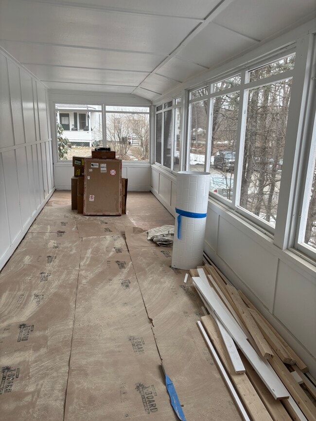 995 Western Ave, Unit 100 in Brattleboro, VT - Foto de edificio - Building Photo