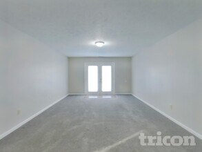 1334 Grand Canyon Cir in Franklin, IN - Foto de edificio - Building Photo