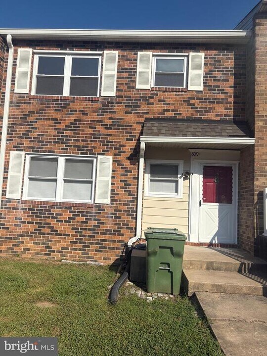 809 Sledgehammer Dr in Fredericksburg, VA - Building Photo