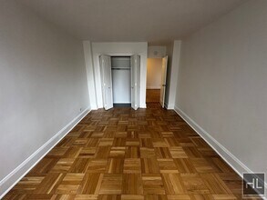 East 79th Street, Unit 8W in New York, NY - Foto de edificio - Building Photo