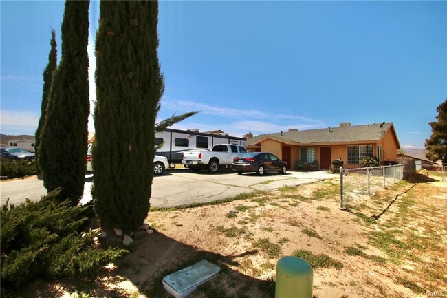 7215 Murray Ln in Yucca Valley, CA - Building Photo - Building Photo