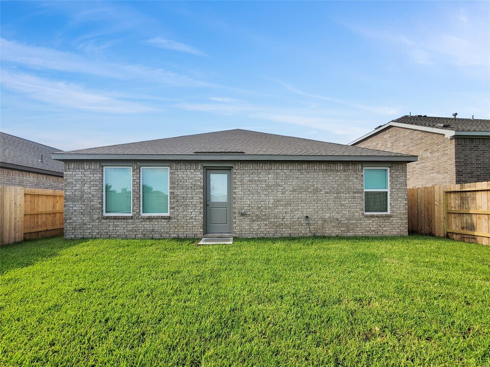 2611 American Ruby Dr in Rosharon, TX - Building Photo