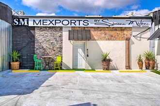 3704 San Bernardo Ave in Laredo, TX - Foto de edificio - Building Photo