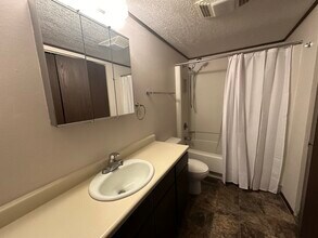 718 Miller Ct, Unit #B in Rawlins, WY - Building Photo - Building Photo