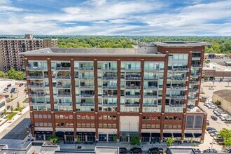 350 N Main St, Unit 806 in Royal Oak, MI - Building Photo - Building Photo