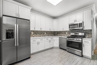 71 W 54th St in Bayonne, NJ - Building Photo - Building Photo