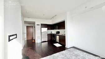 2220 Lake Shore Blvd W in Toronto, ON - Building Photo