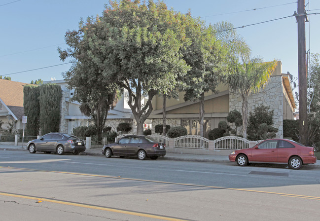 Castle in Downey, CA - Foto de edificio - Building Photo