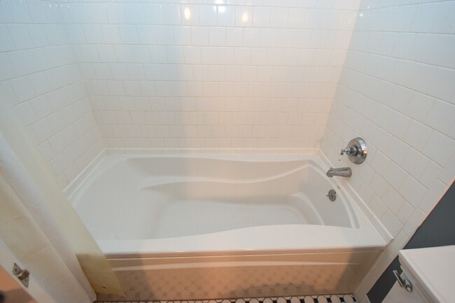 property at 915 Franklin St