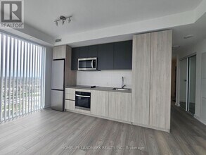 5858 Yonge St in Toronto, ON - Building Photo - Building Photo