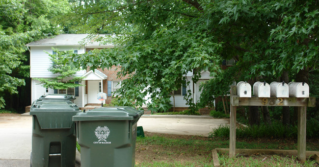 932 Hearthridge Rd in Raleigh, NC - Building Photo - Building Photo