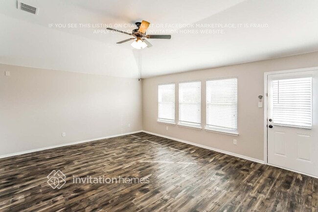 250 Pine Crest Dr in Justin, TX - Foto de edificio - Building Photo