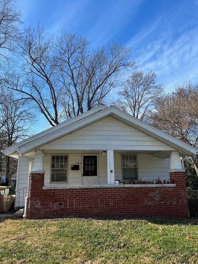 property at 1104 S Lincoln St
