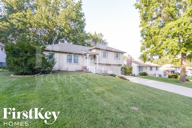 8906 W 93rd St in Overland Park, KS - Building Photo - Building Photo