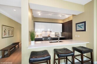 1201 S Prairie Ave, Unit 806 in Chicago, IL - Building Photo - Building Photo