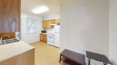 833 Brown St in Ann Arbor, MI - Foto de edificio - Building Photo