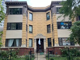 729 W Junior Terrace in Chicago, IL - Building Photo