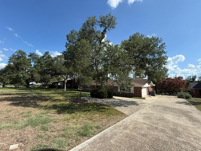 209 W Mimosa Cir in San Marcos, TX - Building Photo - Building Photo