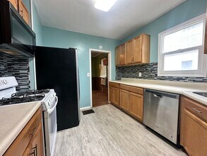 482 Capital Ave NE in Battle Creek, MI - Building Photo - Building Photo