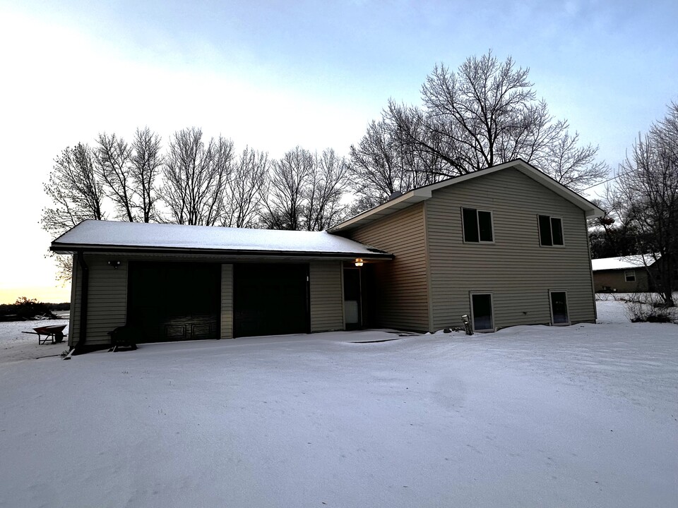 590 County Rd 5 NW in Isanti, MN - Building Photo