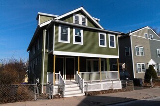 170 Calumet St, Unit 1 in Boston, MA - Foto de edificio - Building Photo
