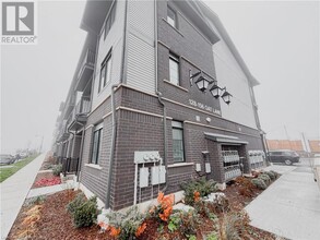 156 Oat Ln in Kitchener, ON - Building Photo - Building Photo