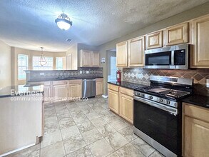7105 Mahogany Dr in Fairburn, GA - Building Photo - Building Photo