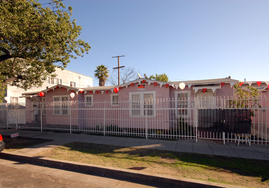 4214 S Hoover St in Los Angeles, CA - Building Photo