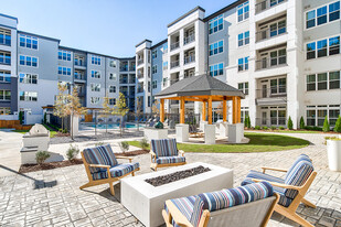 EVOQ TOWN FLATS AT JOHNS CREEK Apartamentos