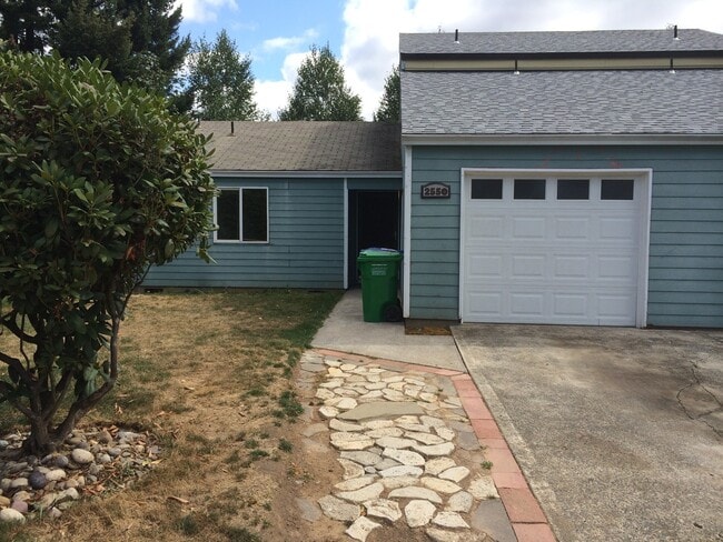 2552 SE 9th Ct in Gresham, OR - Building Photo - Building Photo