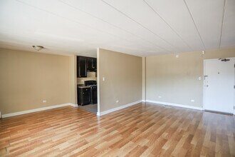 7301 N Ridge Blvd in Chicago, IL - Building Photo - Building Photo