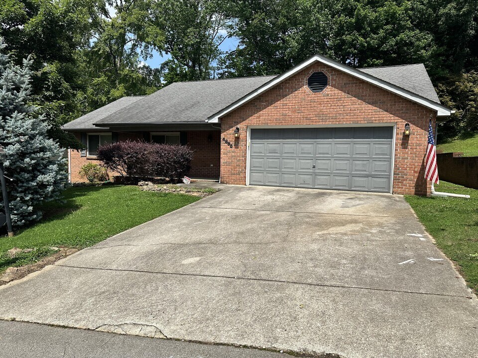 4888 Masters Dr in Maryville, TN - Building Photo