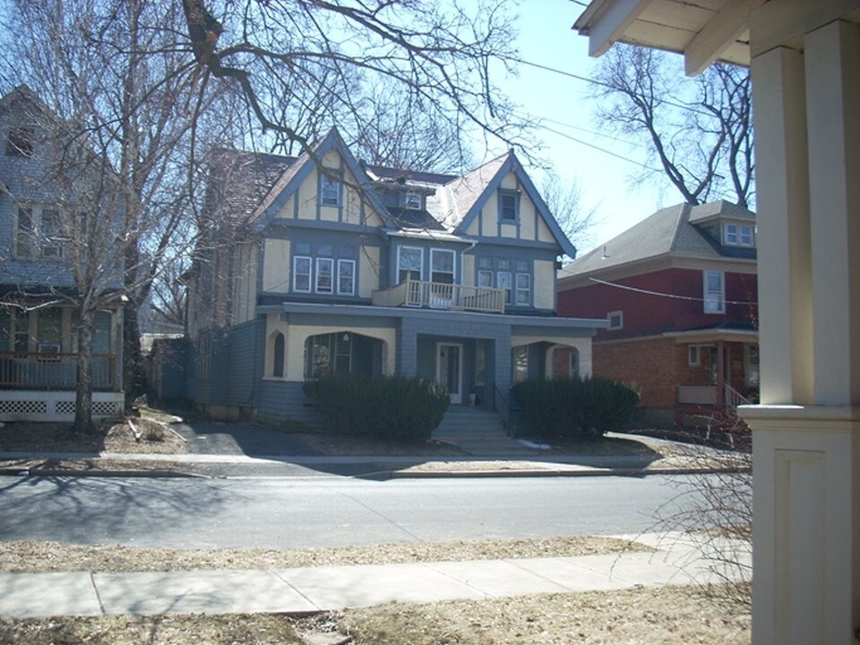 302-304 Quail St in Albany, NY - Building Photo