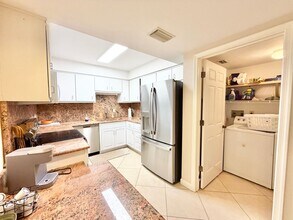 509 Roma Ct in Naples, FL - Building Photo - Building Photo