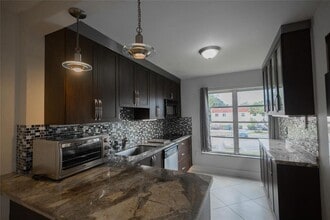 4152 Inverrary Dr, Unit 202 in Lauderhill, FL - Building Photo - Building Photo