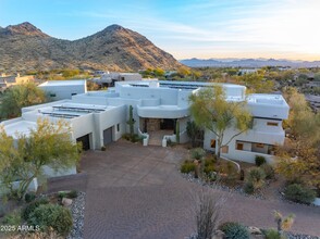 10029 E Calle De Las Brisas in Scottsdale, AZ - Building Photo - Building Photo